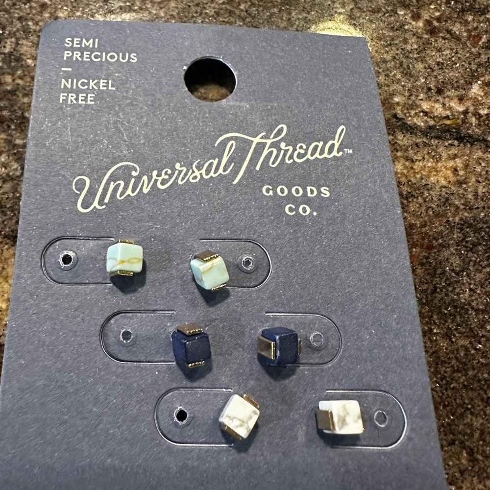 Universal Threadโ Earrings